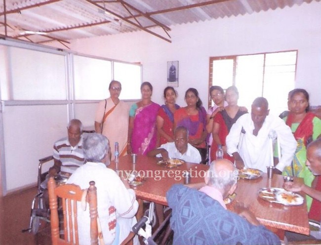 Visit to the Old age house by B.L.A members of St Antony’s Convent, Ponnampet. S. Coorg.